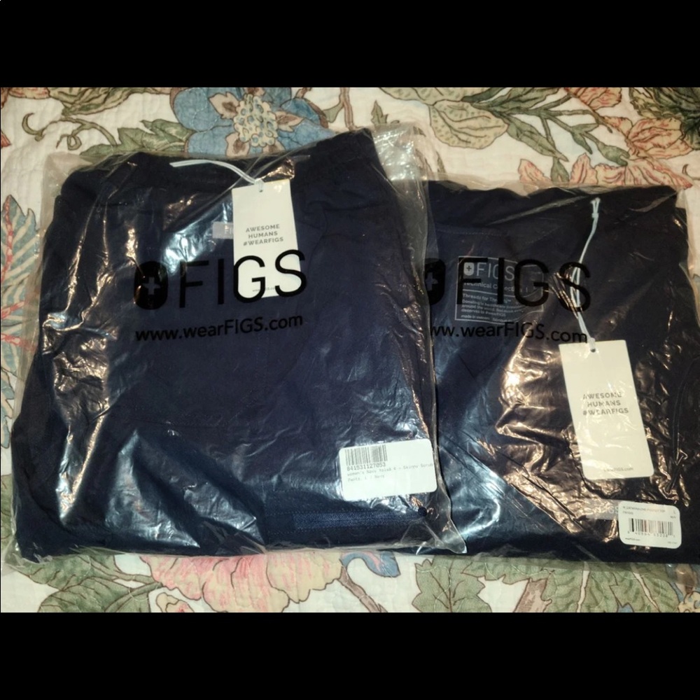 FIGS yola skinny scrub pants